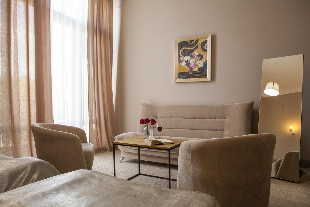 Boutique Hotel Amra Sukhumi Eksteriør bilde